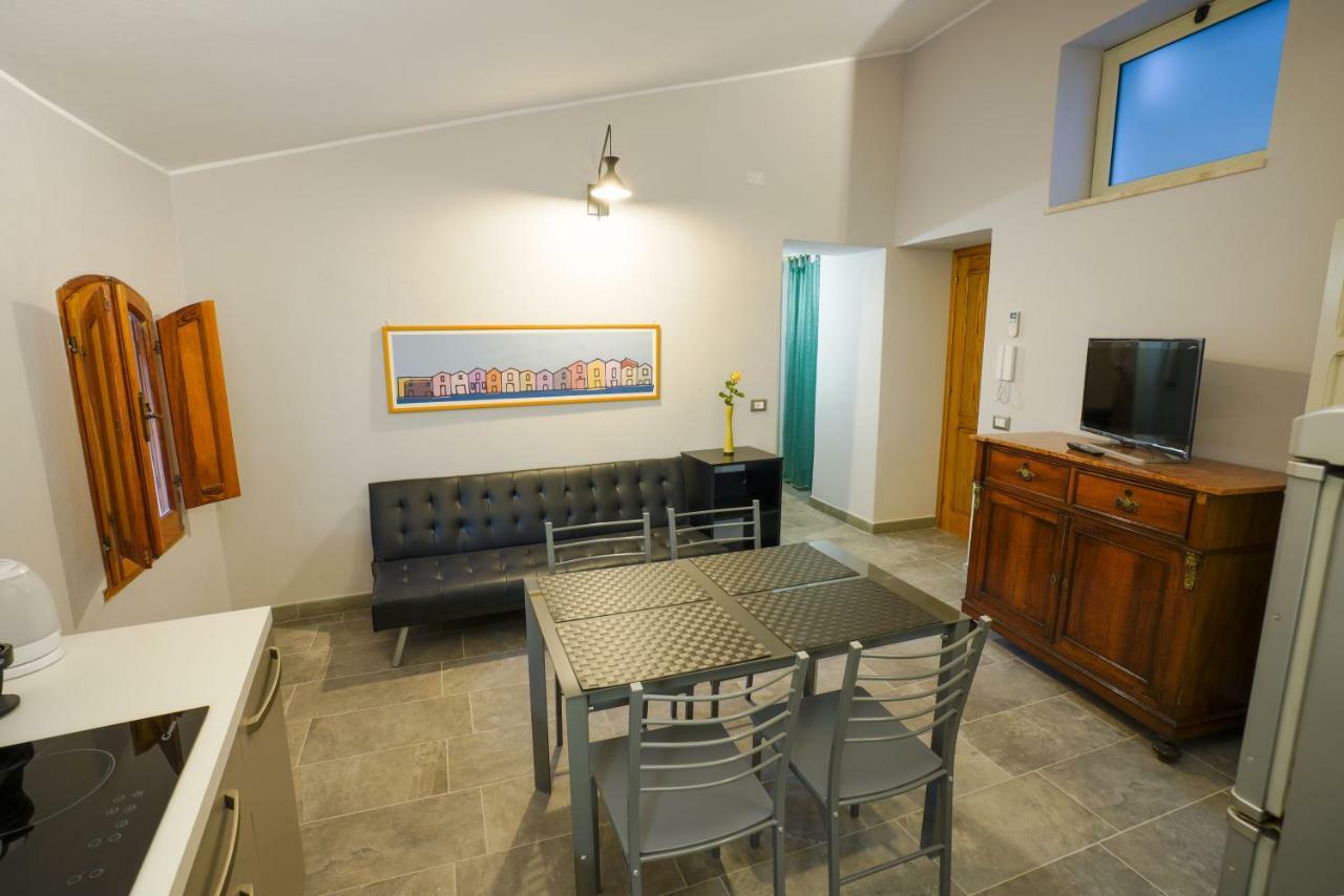 Residenze Deriu "Exclusive Apartments" 博萨 外观 照片